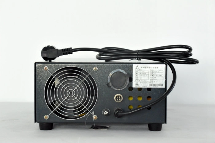 Analogowy generator ultradźwiękowy o mocy 100 W do spawania kart inteligentnych 60 kHz