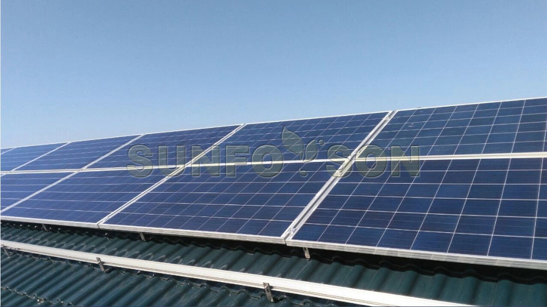 System montażu słonecznego na dachu dachówkowym