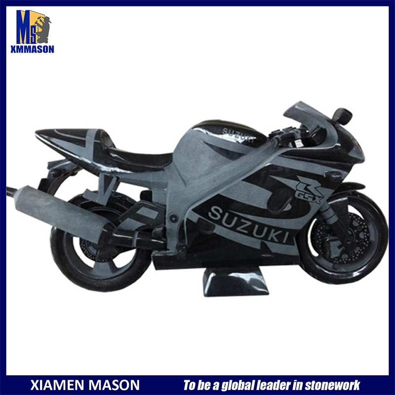 Ręcznie rzeźbiona rzeźba motocykla z czarnego granitu
