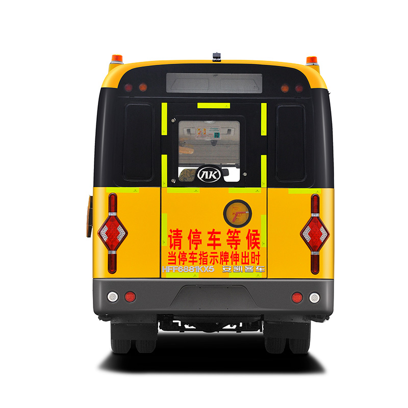 Autobus szkolny z silnikiem Diesla 8M