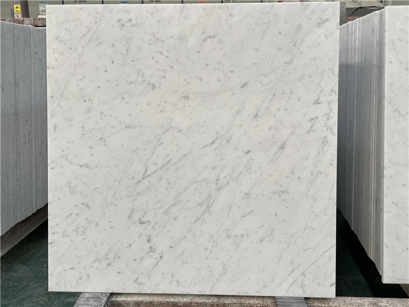 Białe marmurowe płytki Carrara