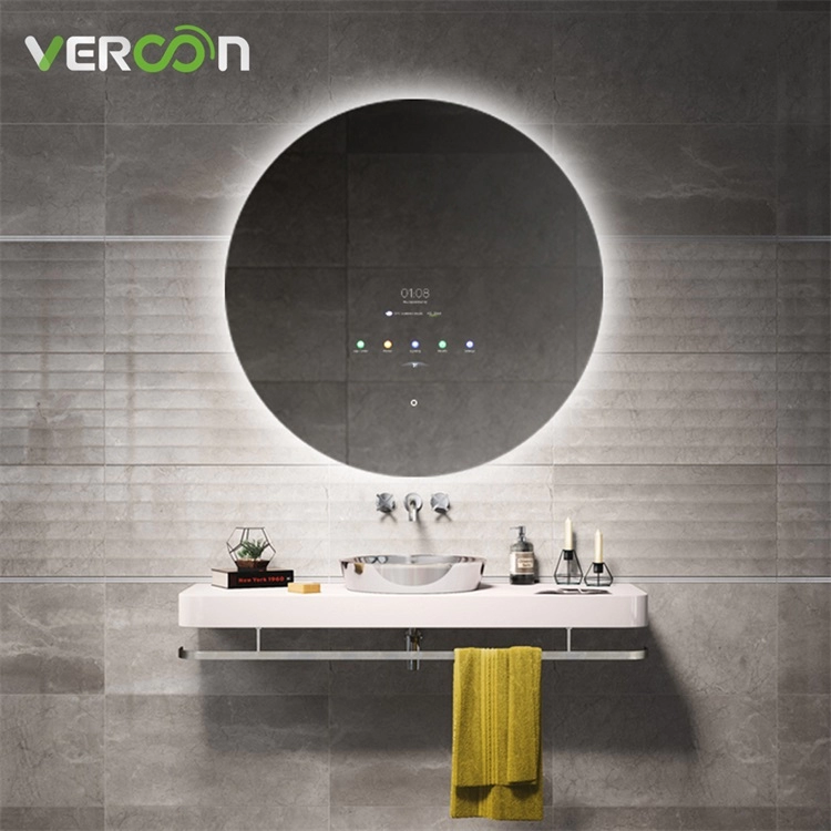 Nowoczesny wyświetlacz czasu z podświetlanym okrągłym lustrem w łazience