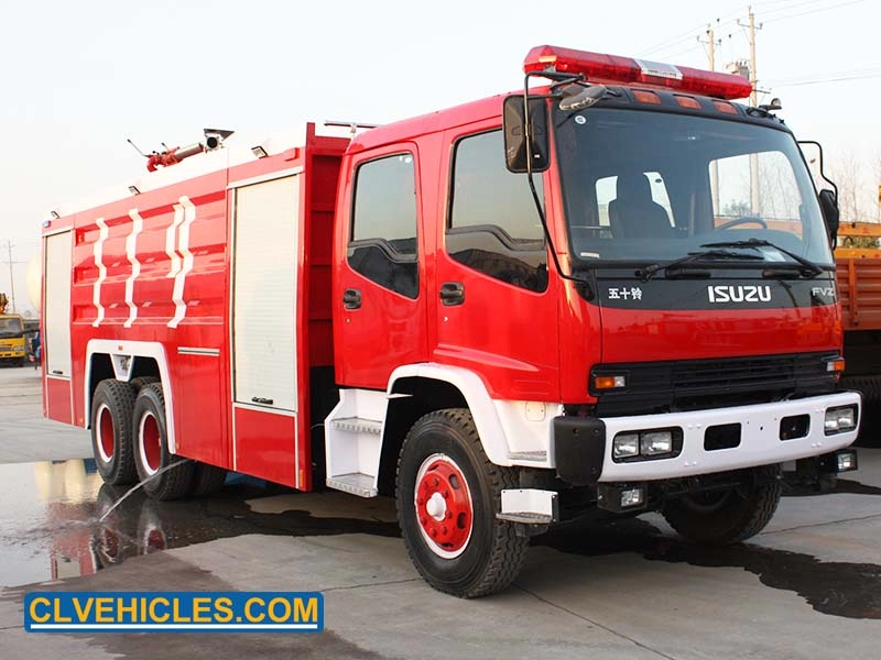 Wóz bojowy-cysterna strażacka ISUZU o pojemności 16000 litrów