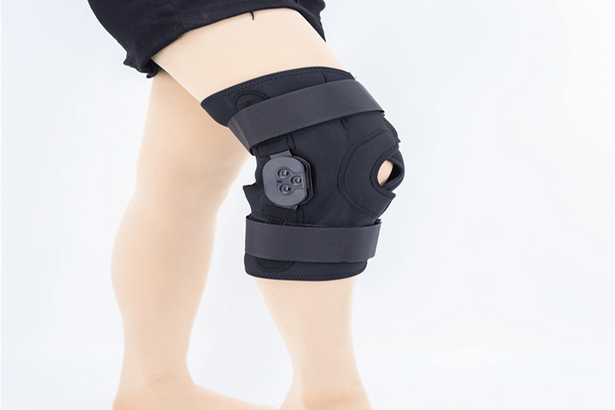 Aluminiowa stabilizacja kolana ROM z tkaniny T z otwartą przednią częścią rzepki i OGRANICZONYMI zawiasami