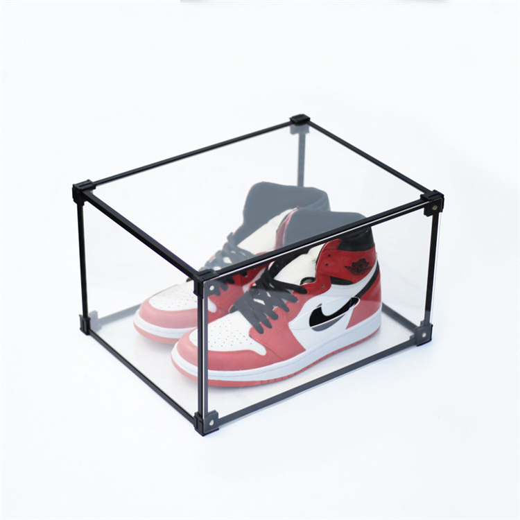 akrylowe pudełko na buty, które można układać jeden na drugim
