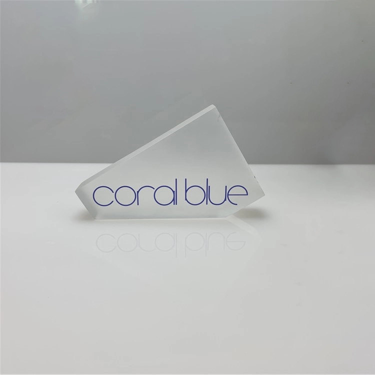 Niestandardowe znaki logo firmy 3D z matowego pleksiglasu