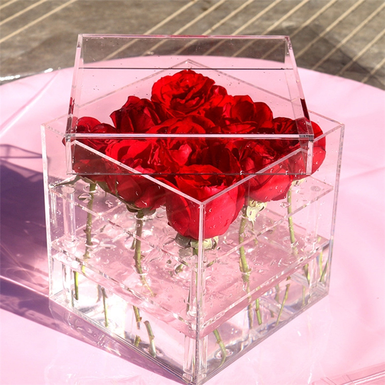 Wysokie przezroczyste, pyłoszczelne, akrylowe pudełko z różami