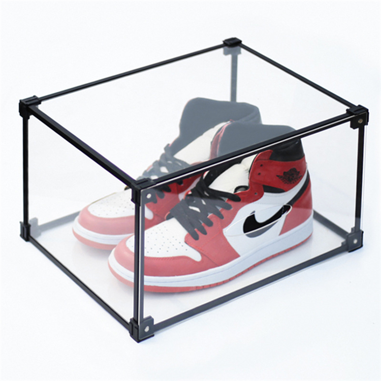 akrylowe pudełko na buty, które można układać jeden na drugim
