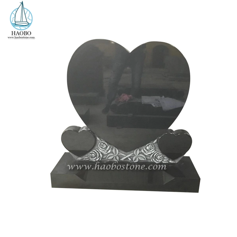 Indyjskie czarne granitowe serce w kształcie z rzeźbionym nagrobkiem w kształcie róży