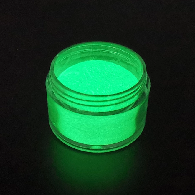 Szybko wchłaniający się jasny fluorescencyjny zielony blask w ciemnym proszku