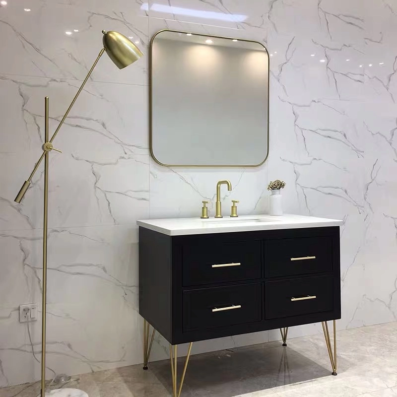 Metalowe złote kwadratowe lustro łazienkowe naścienne