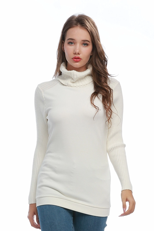 Klasyczny biały jesienny sweter damski z długim rękawem z golfem i dzianiną