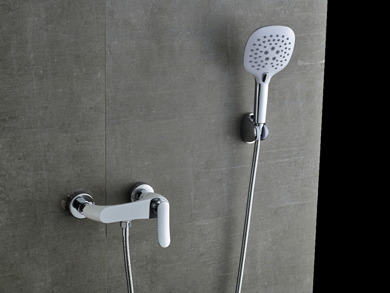Zestaw prysznicowy montowany na ścianie do łazienki