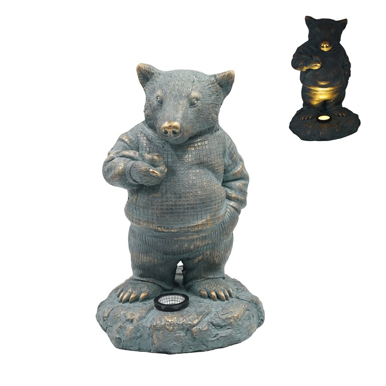 Brązowa statua niedźwiedzia polarnego, lampa słoneczna