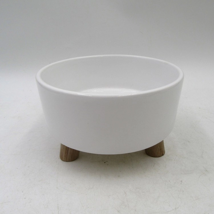 Ceramiczna podniesiona miska dla kota z drewnianym stojakiem
