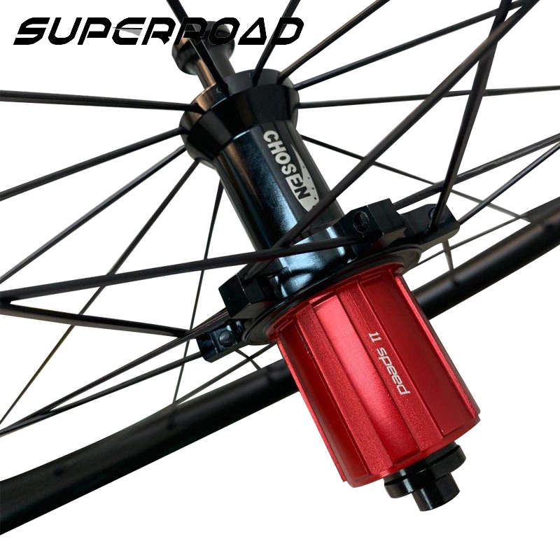 Aerodynamiczne koła rowerowe szosowe o średnicy 55 mm z włókna węglowego i wybranymi szprychami aerodynamicznymi z filarem piasty