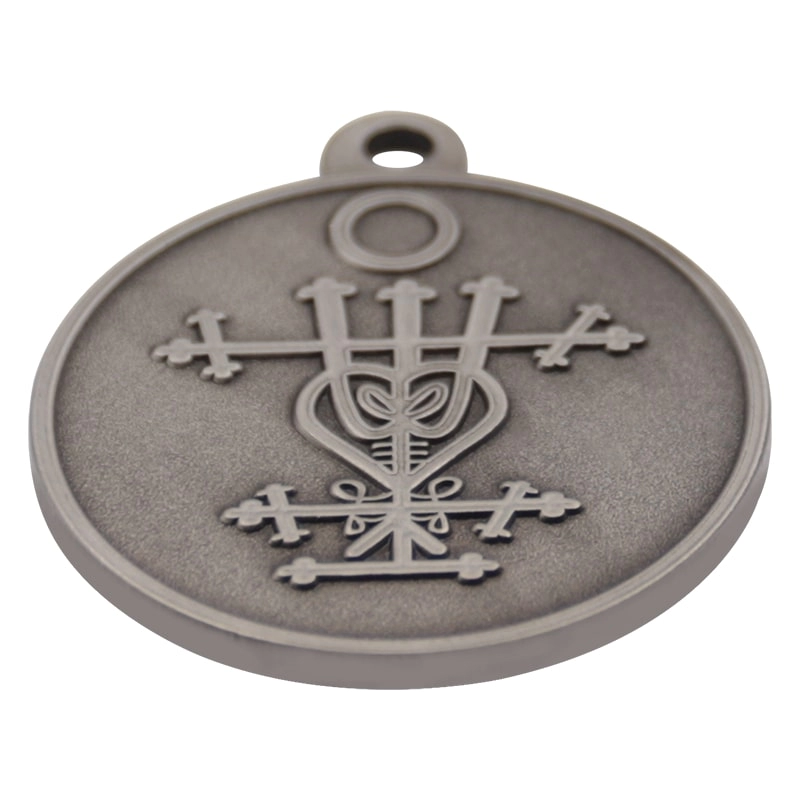 Dostawca piaskuje na zamówienie starożytne srebrne medaliki religijne